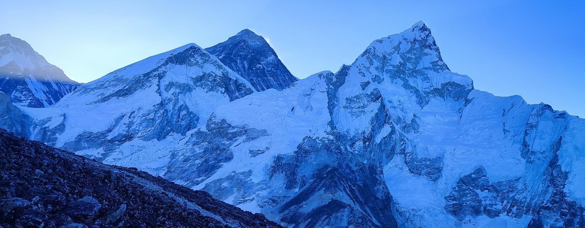 Explore 10 Magnificent Peaks as You Go to the Everest Base Camp