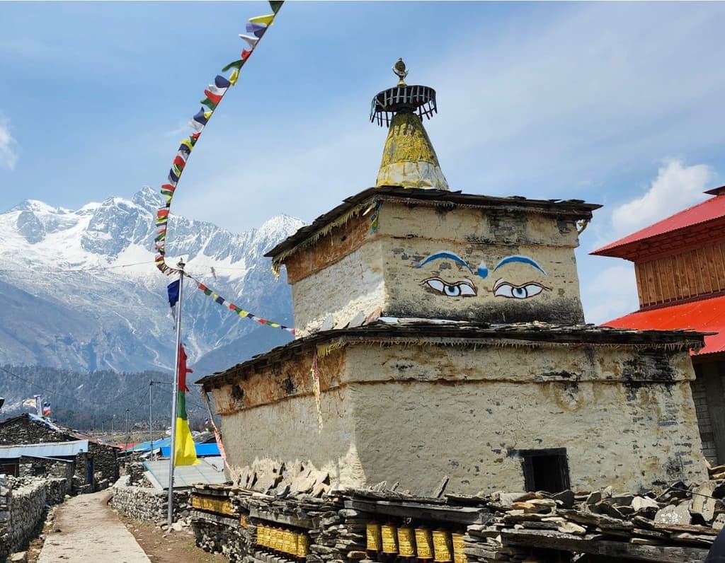 Best places on Manaslu Circuit: Monastery, Lakes and Side Trips
