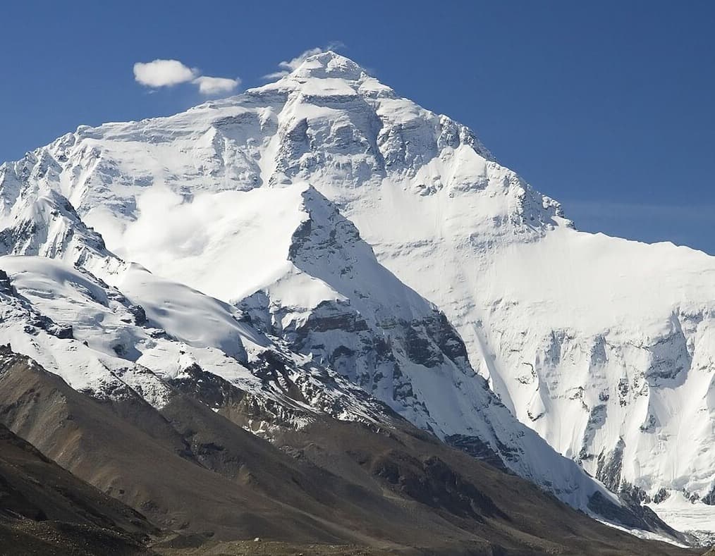 China’s Everest Base Camp closed to Tourists