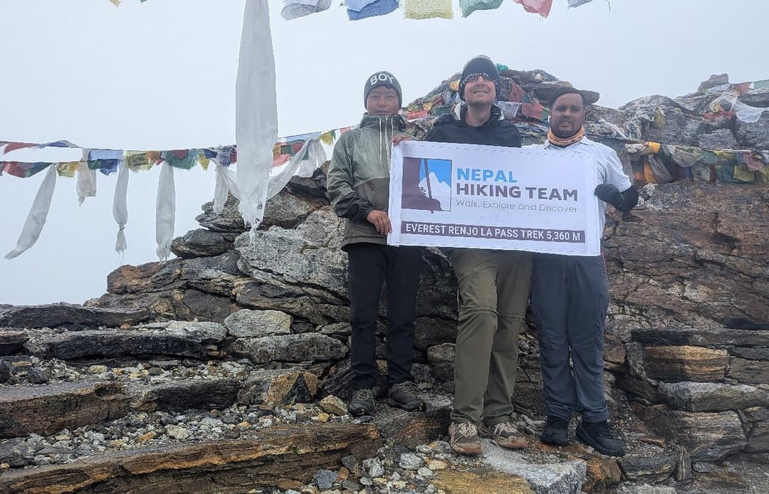 Everest Renjo La Trek