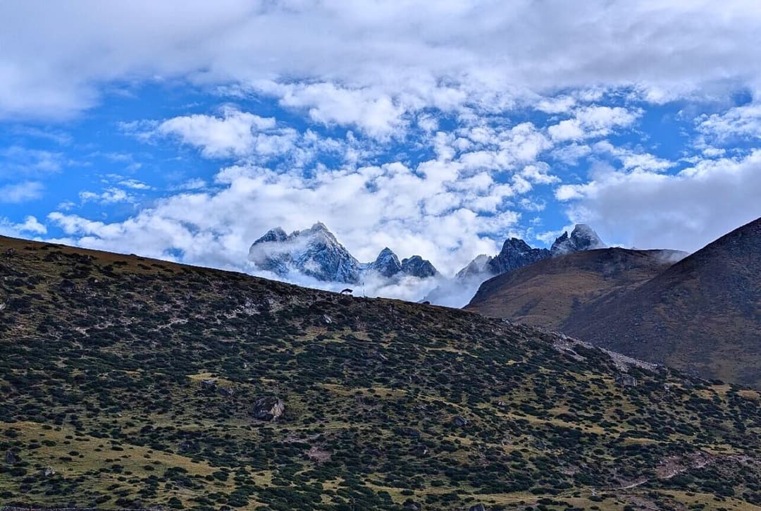 Everest Renjo La Trek
