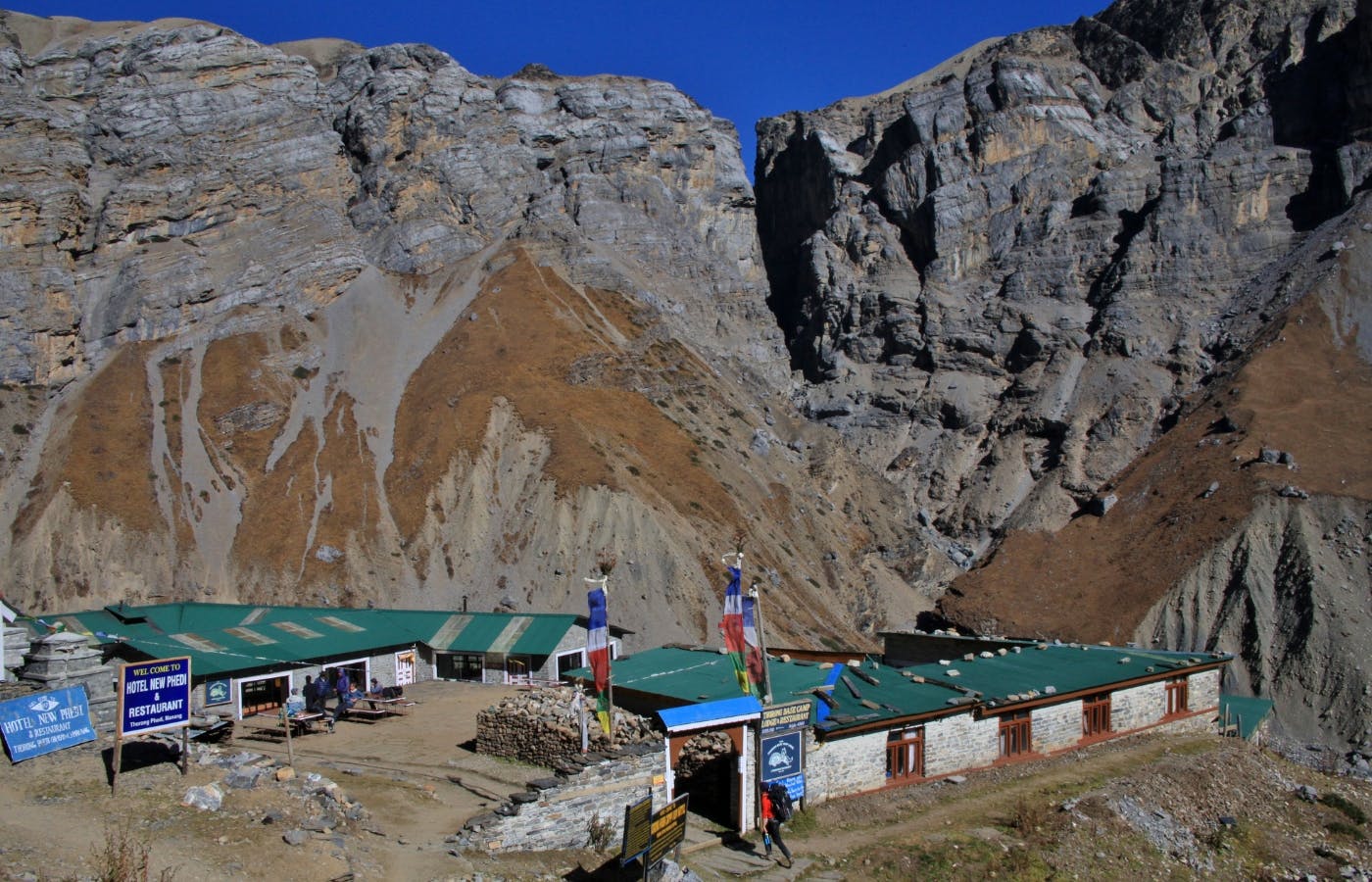 Lodges of the High Camp 4900m.