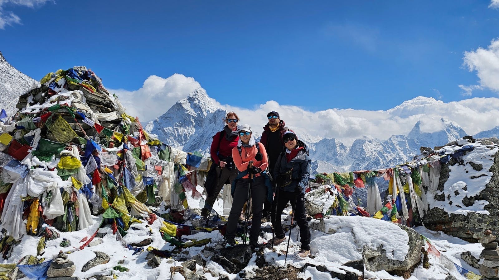 hukla Pass offers stunning views of the surrounding mountains, including Mount Everest, Lhotse, and Ama Dablam.