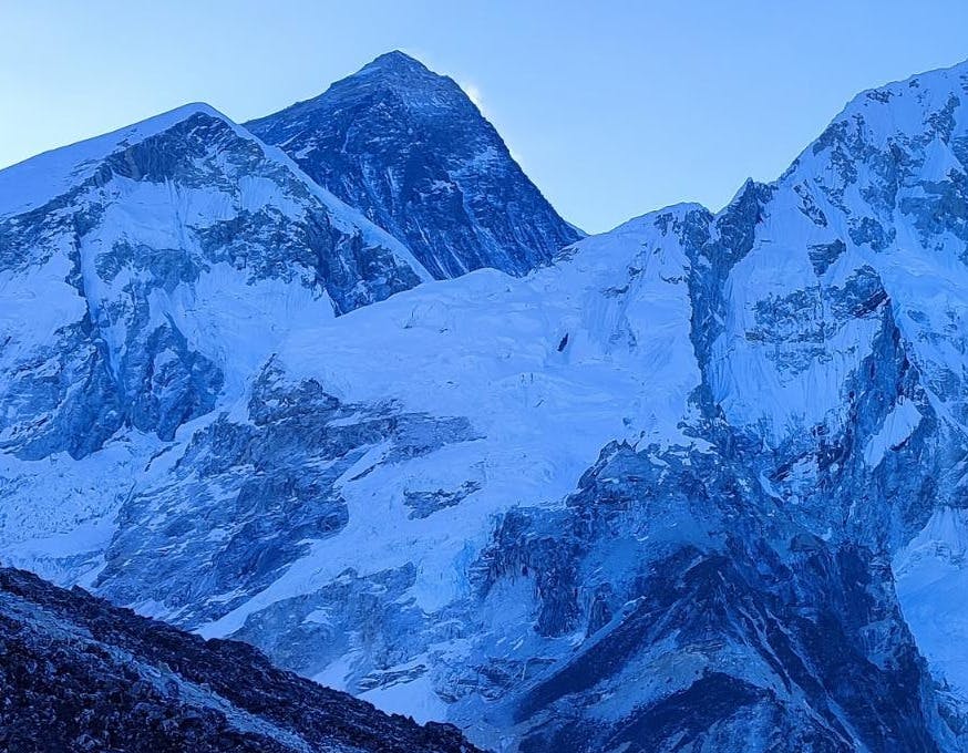 Explore 10 Magnificent Peaks as You Go to the Everest Base Camp