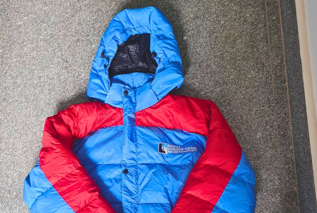 Down jacket by Nepal Hiking Team keeps you warm even in -20°C.